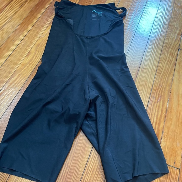 Two stage to post surgical recovery knee length compression garments size XL - Picture 2 of 3